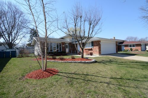 669 Bryn Mawr Ave, Hanover Park, IL 60103-5834