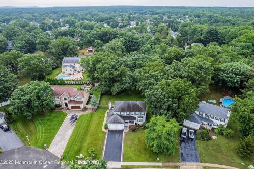 2 Minuteman Ct, Old Bridge, NJ 08857-3800