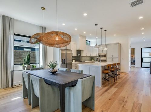 6001 Eureka Dr, Austin TX  78745-2962 exterior