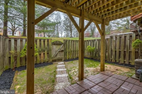 8731 Stone Hl Pl, Springfield VA  22153-1718 exterior