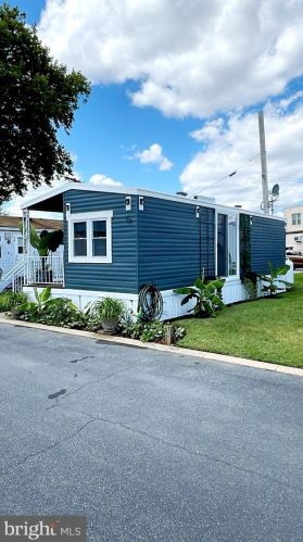 5224 Marlton Pike, Camden NJ 08109-4702 exterior