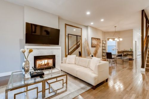 3342 Giles Ave, Chicago, IL 60616-3910