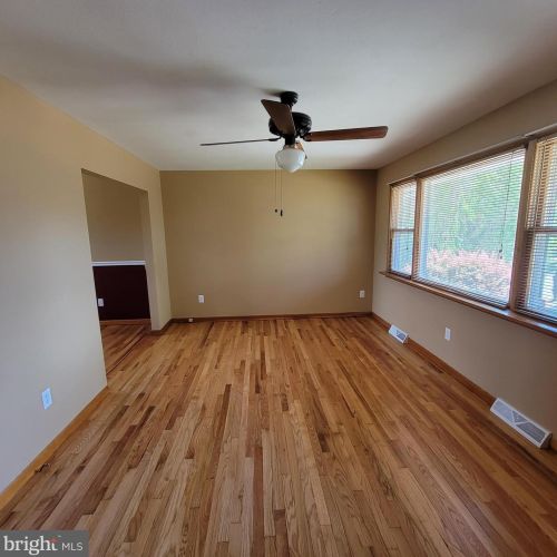 38 Hughes Ave, Trenton, NJ 08619-2808