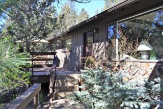 1284 Saginaw Ave, Bend OR  97701-1529 exterior