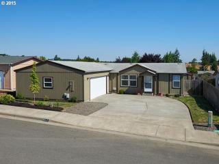 3412 Lake Vanessa Cir, Salem, OR 97304-9549