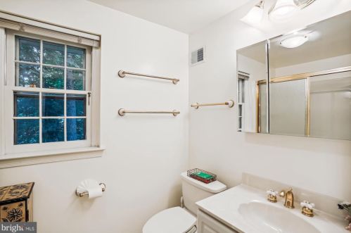 11924 Viewcrest Ter, Silver Spring MD 20902-1553 exterior