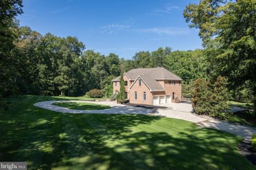 5 Woodview Ct, Columbus, NJ 08022-9505