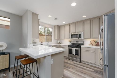 2010 Freesia Ave, Simi Valley CA  93063-3534 exterior