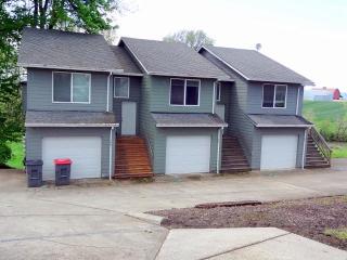180 Enos St, Amity, OR 97101-1006