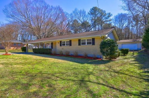2690 Lakeview Dr, Conyers GA  30094-4942 exterior