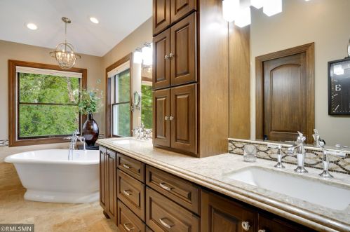 10147 Bridgewater Pkwy, Saint Paul MN  55129-8587 exterior