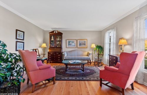 112 Bauer Rd, Naperville, IL 60563-2731