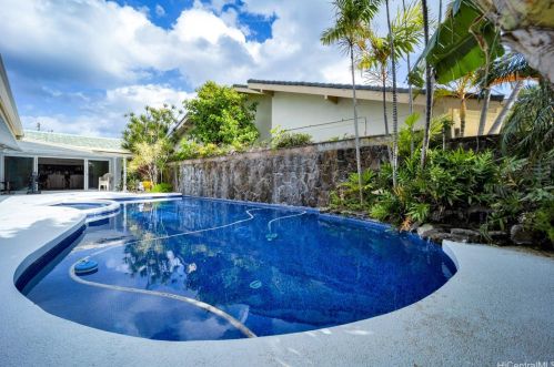 7869 Makaaoa Pl, Honolulu, HI 96825-2824