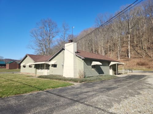 1730 Dime Rd, Vandergrift, PA 15690-8132