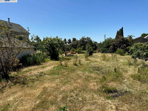 21459 Locust St, Hayward, CA 94541-2124