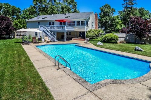 8 Skytop Dr, Norwalk, CT 06855-2221