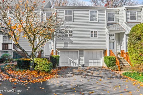 203 Foxboro Dr, Norwalk, CT 06851-1155