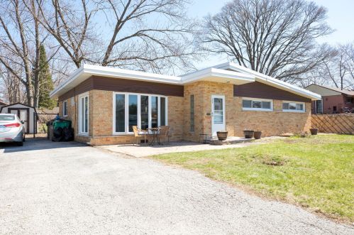 15953 Debra Dr, Oak Forest, IL 60452-3712