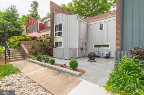 11568 Links Dr, Herndon, VA 20190-4823