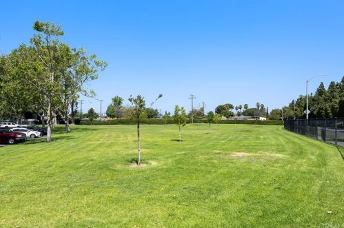 1381 Walnut St, Anaheim CA  92802-2211 exterior
