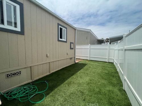 7652 Garfield Ave, Huntington Beach CA  92648-2023 exterior