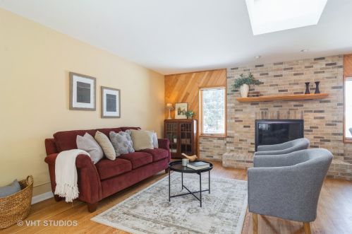 6 Waterman Ave, Arlington Hts, IL 60004-6540