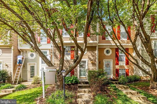 1522 Woodcrest Dr, Herndon, VA 20194-1549