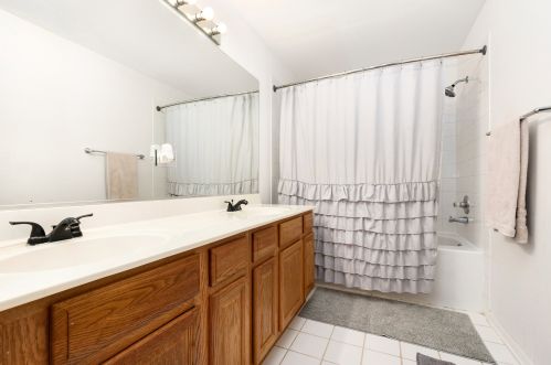 561 Pinebrook Dr, Lemont IL  60490-3173 exterior