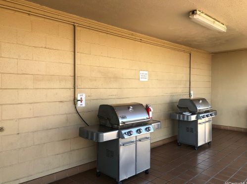 2121 Ala Wai Blvd, Honolulu HI  96815-2268 exterior