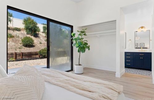 335 Whispering Brook Dr, Vista CA 92083-1956 exterior