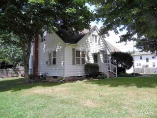 410 2nd St, Hopedale, IL 61747-9399