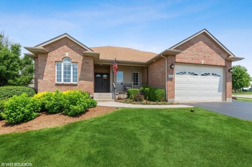 1117 Arneita St, Sycamore IL  60178-1125 exterior
