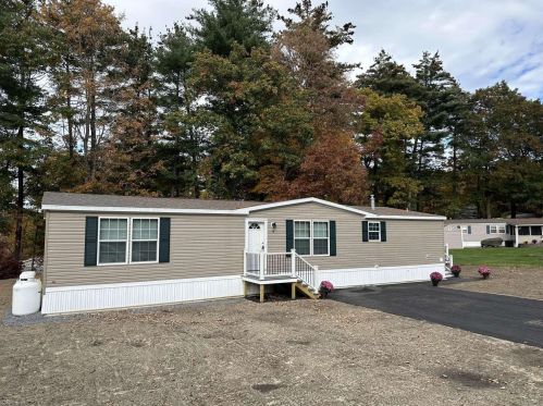 8 Stanwood Dr, Nashua, NH 03063-1540
