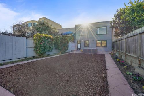 447 Girard St, San Francisco CA 94134-2109 exterior