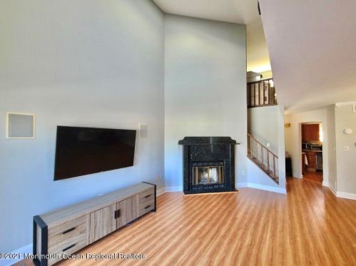 9 Clavendon Ct, Middletown, NJ 07748-3533