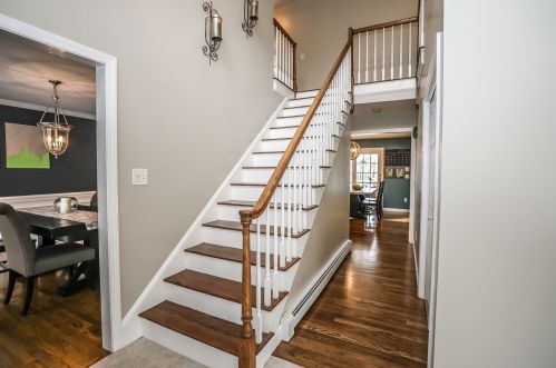 11 Old Coach Ln, Amherst, NH 03031-3206
