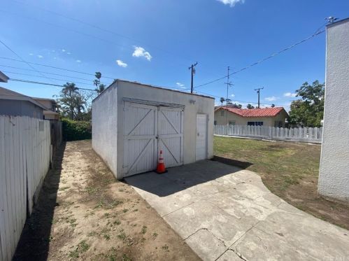 811 Zeyn St, Anaheim CA  92805-1842 exterior