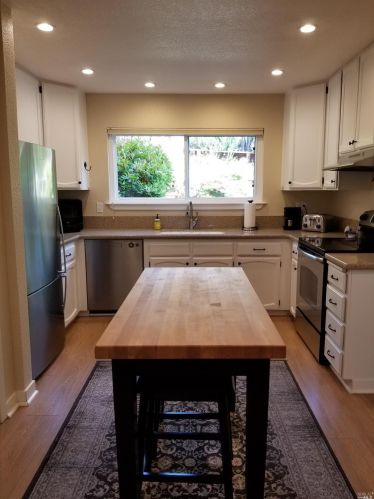 1316 Woodside Ct, Healdsburg, CA 95448-3358