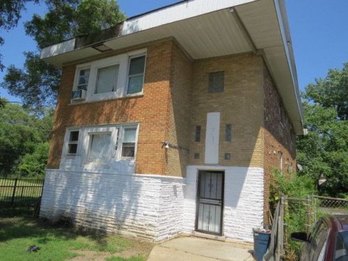 13711 Avers Ave, Robbins, IL 60472-1815