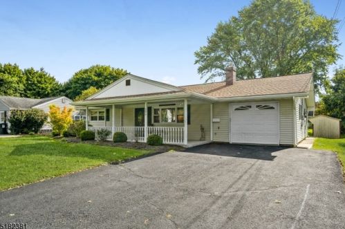 206 Hurley Dr, Hackettstown, NJ 07840-1832
