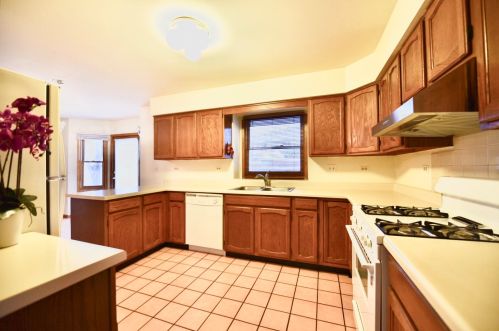 1639 Terri Cir, Naperville IL  60563-0454 exterior