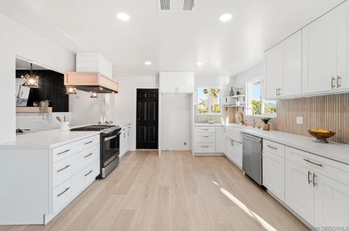 252 Plumosa Ave, Vista CA  92083-8022 exterior