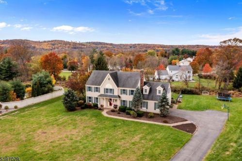 7 Canterbury Ln, Lebanon, NJ 08833-3217