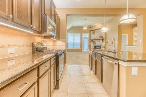 302 Round Lake Dr, Richmond TX 77469-1778 exterior