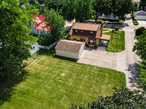 121 Home St, Sycamore IL  60178-2201 exterior