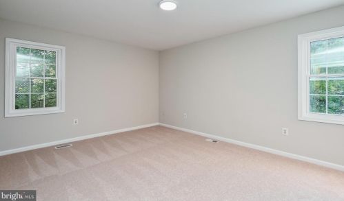 5074 Queens Wood Dr, Springfield VA  22015-1530 exterior