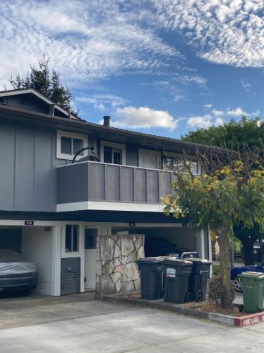 215 Bahia Pl, San Rafael, CA 94901-4511