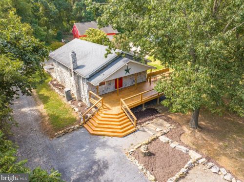 365 Big Oak Dr, Shepherdstown WV 25443-4598 exterior