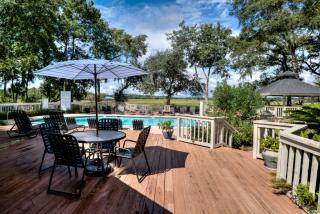 450 Johnny Mercer Blvd, Savannah GA  31410-2155 exterior