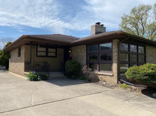 8250 Parkview Ave, Hammond, IN 46321-1419
